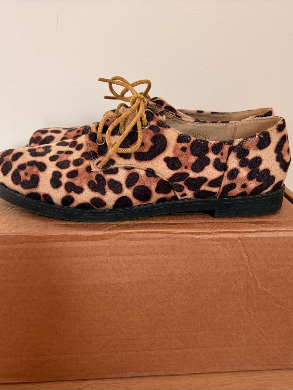 Ollio Leopard Print Lace-Up Flats in Tan and Black